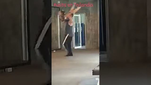 ребята из Тюмени встретились спустя 10 лет в Таиланде. Я у них первый зритель🤗💃🏼🕺🏼 смотреть онлайн