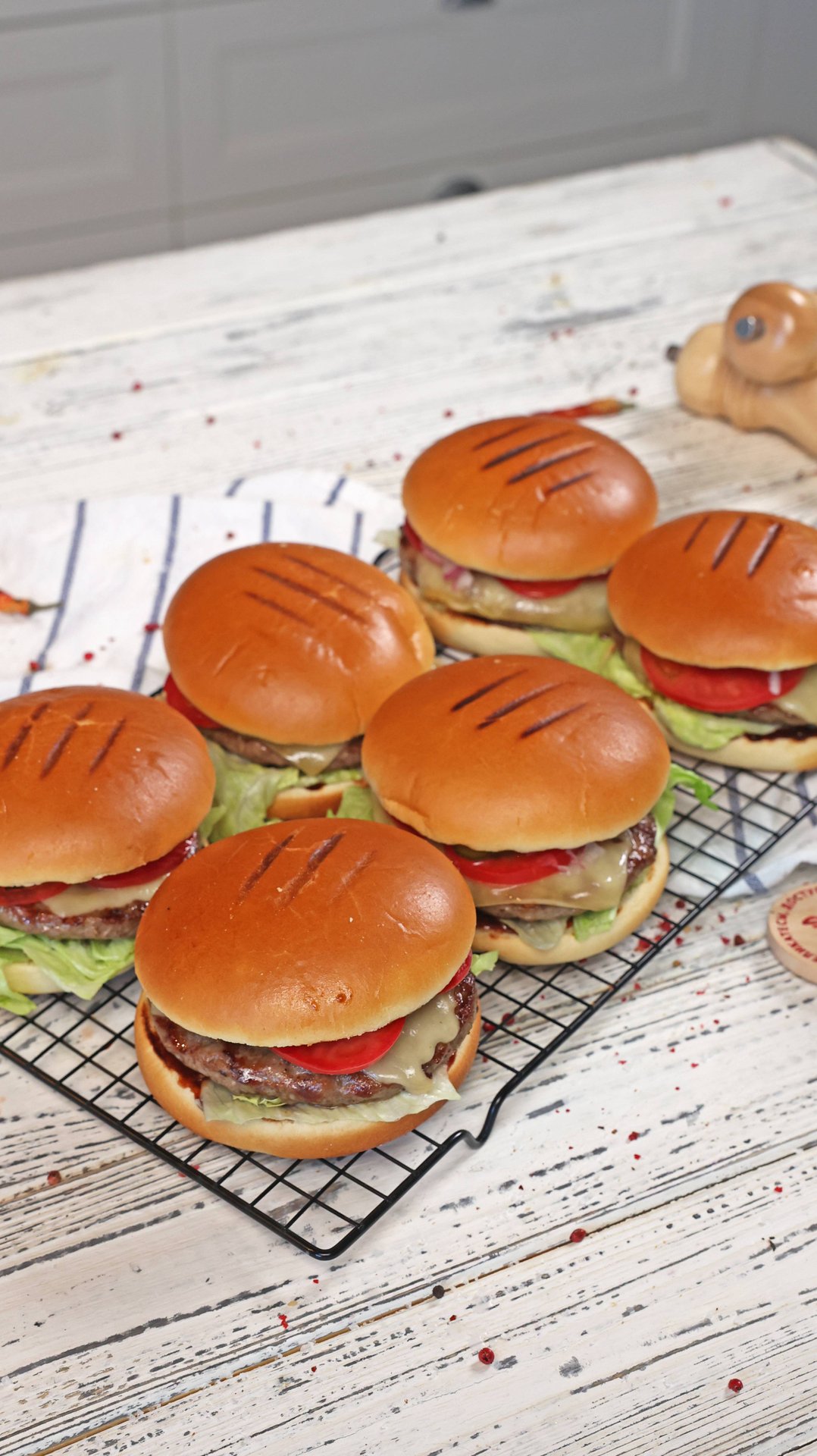 thumb-Булочка для бургера с кунжутом глазированная Деликатеска 6шт-2}