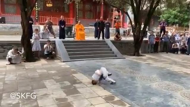 Юный акробат смотреть онлайн