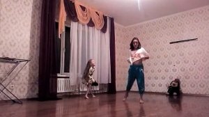 Сестрёнка издеваться над сестрой 😹😂😈