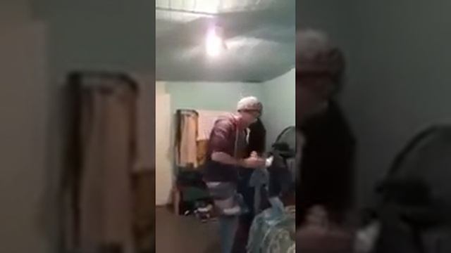 Электрик 80 уровня Прикол смотреть онлайн