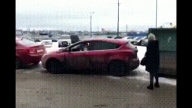 Женская логика, помоги ближнему... Бесплатно смешные короткие видео смотреть онлайн