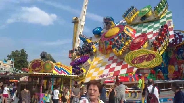 Аттракционы, пощекочем нервишки! смотреть онлайн