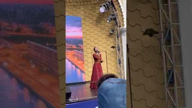 Девушка очень красиво поёт #жизнь #прикол #природа #юмор #дети #психология #мода #музыка #астрологи смотреть онлайн