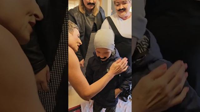 усатая вечеринка #друзья #вечеринка #усы#новоазовск #юмор смотреть онлайн