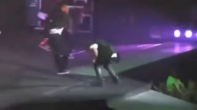 Justin Bieber Throws Up on Stage in Arizona| Блюющий Джастин Бибер смотреть онлайн