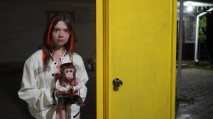 КРАСНАЯ ДВЕРЬ, ЖЕЛТАЯ ДВЕРЬ И СТРАШНАЯ ОБЕЗЬЯНА!