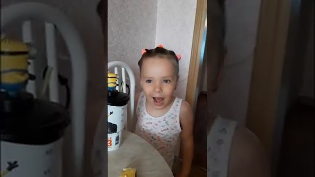 Внучка рассмешила бабушку!!)😃 смотреть онлайн