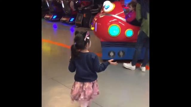 Едем в Детский Парк Аттракционов смотреть онлайн