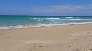 Пляж, 25км. от Нячанга, лазурная вода...Пляж Баунти. Белый песок, пальмы. Нячанг, Вьетнам.