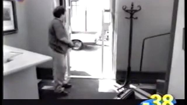 Прикол с прозрачной дверью смотреть онлайн