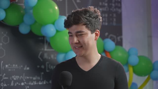 Валерий Мун - аспирант-биолог, чьи исследования посвящены проблемам размножения и бесплодия