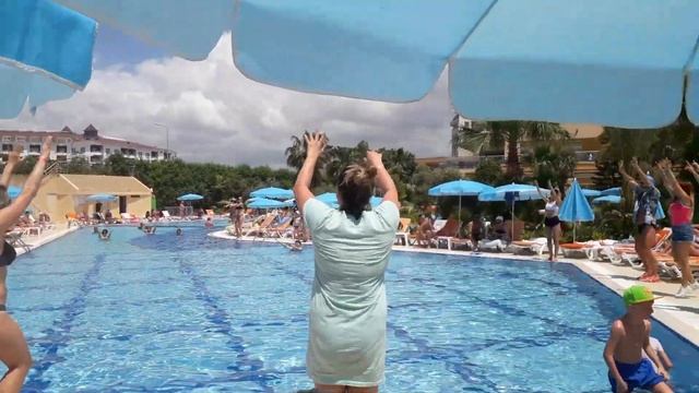 Отдых на бассейнах отеля Hedef Resorts Алания смотреть онлайн