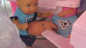 КАТЯ И МАКС УЧАТСЯ ДОМА ВЕСЕЛАЯ СЕМЕЙКА НА ДИСТАНЦИОНКЕ Мультики с куклами Барби ЛОЛ сюрприз