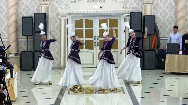 Шоу Балет Аксуйек - казахский танец смотреть онлайн