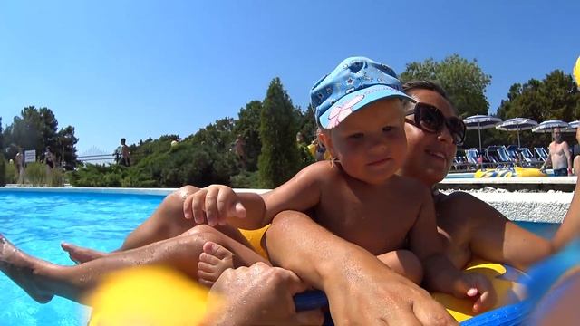 С дочками в аквапарке Геленджика, 07 августа 2018 смотреть онлайн