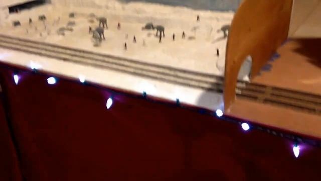 Holiday Display Toy Trains.Выставка миниатюрной железной дороги. смотреть онлайн