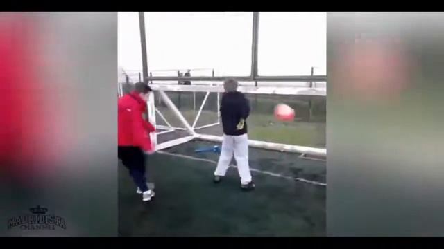 ПОПРОБУЙ НЕ ЗАСМЕЯТЬСЯ Самые смешные приколы футбола смотреть онлайн