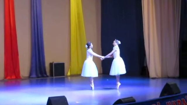 Зразковий художній колектив ансамбль народного танцю 