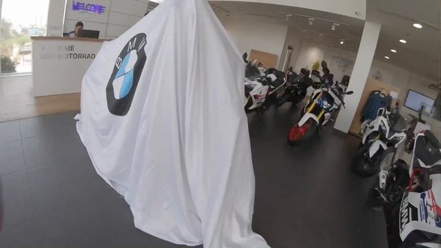 Buying Brand New BMW GS310 смотреть онлайн