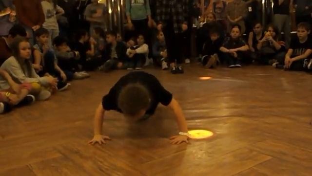 Энерджи 2015 хип хоп отбор 1 день( Такая маленькая)))