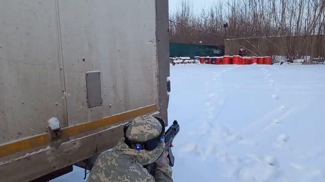 В лазертаг прекрасно можно играть в морозы! смотреть онлайн