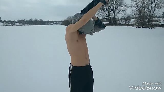 Дурак 80лвл/идиот/голый на морозе/прикол с яйцами/жертва для подпищиков/голый поснегу.под песеньку! смотреть онлайн