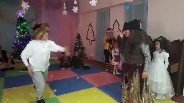 Yangi yil sarguzashti 4-qism | Bolalar tomoshasi- приключения новый год 4-часть смотреть онлайн