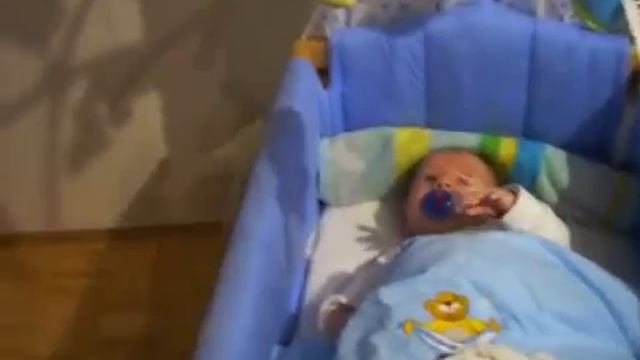 Собака укладывает спать малыша прикольные животный 12 смотреть онлайн