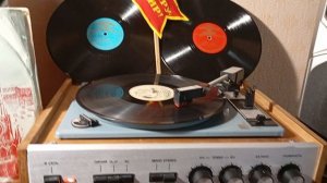 ПЕСНИ ВОЕННЫХ ЛЕТ   Поёт  КЛАВДИЯ ШУЛЬЖЕНКО "СИНИЙ ПЛАТОЧЕК "  1942г.