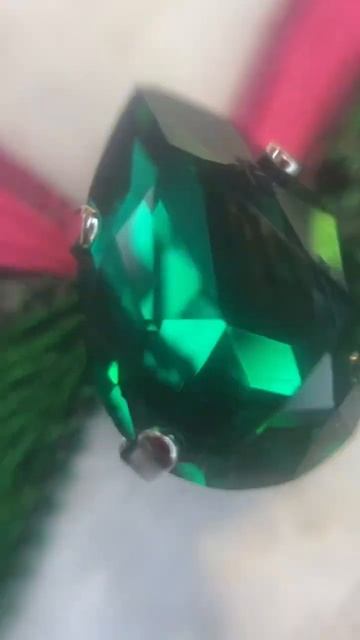Раз и готово! Как быстро рождается брошь #бисероплетение #вышивка #бисер смотреть онлайн