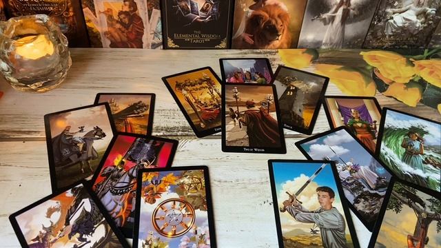 Любовный треугольник🍓Что у Него с соперницей🔮Таро расклад смотреть онлайн