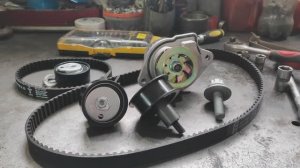 ШКОДА ОКТАВИЯ 1,4 .ЗАМЕНА РЕМНЕЙ,РОЛИКОВ ГРМ И ПОМПЫ.