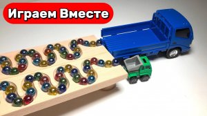 Гонки шариков 🚛🌀 Загружаем машинки шариками и строим крутые Горки 🚛🌀 Видео для детей
