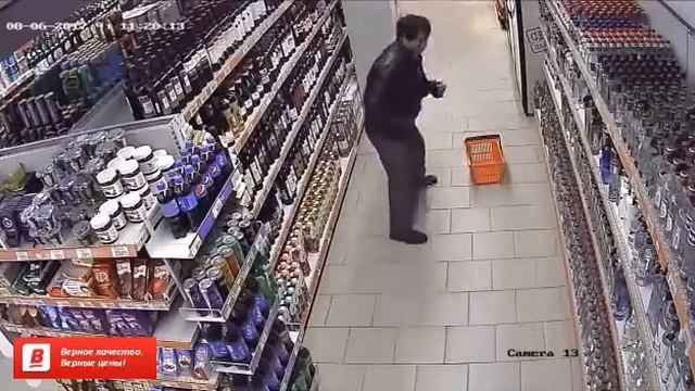 Мужик танцует в супермаркете смотреть онлайн