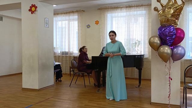 Дебердеева Динара, 15 лет, академический вокал.