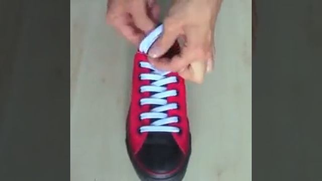 Как красиво завязывать шнурок смотреть онлайн