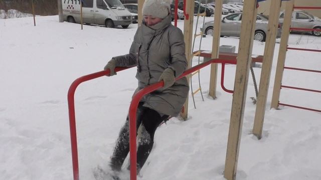 Мама стала ребенком Василиса НЕ хочет быть няней для малыша. Веселые истории для детей и родителей смотреть онлайн