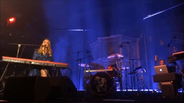Freya Ridings - Full concert @ The Union Chapel, London 03/05/18 смотреть онлайн