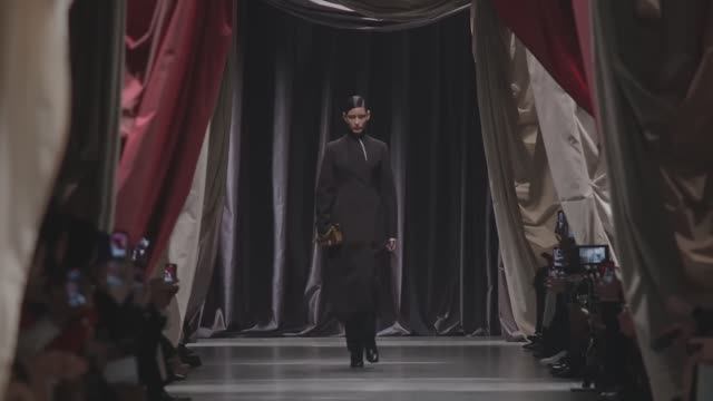 Показ женской коллекции Fendi осень-зима 2024-2025