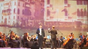 Неаполитанская песня O Sole Mio - о том как прекрасно утро когда солнце  всходит.