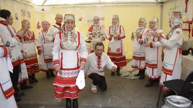 В День России 15 пар разных национальностей вступили в браки смотреть онлайн