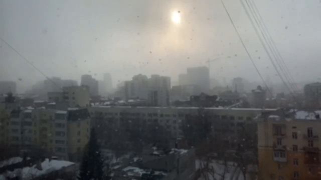 Это Megadeth, но на фоне русских дворов