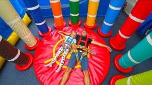 ВЛОГ на Скалодроме! ЧЕЛЛЕНДЖ Ярослава против ПАПЫ! Кто покорит МАКСИМАЛЬНУЮ высоту! Видео для детей