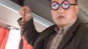 Самый популярный китаец!!! Очки надо?!