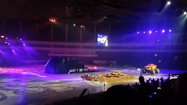 Шоу Monster Mania в СКК Петербургский смотреть онлайн