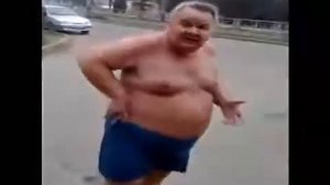 Пьяный мужик упал