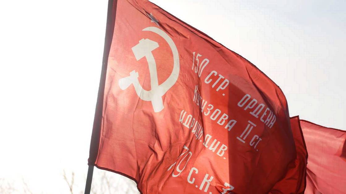 В Каракасе подняли крупнейшее за пределами России Знамя Победы