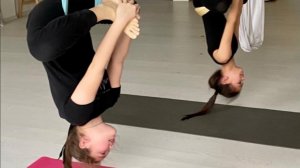 Детская йога в гамаках