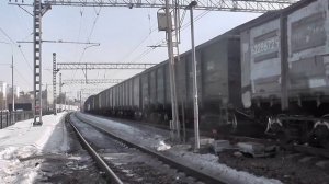 Тепловоз 2ТЭ25Км-0432 с грузовым поездом.